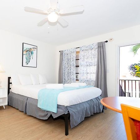 Tropic Isle Hotel & Apartment Hollywood Bagian luar foto