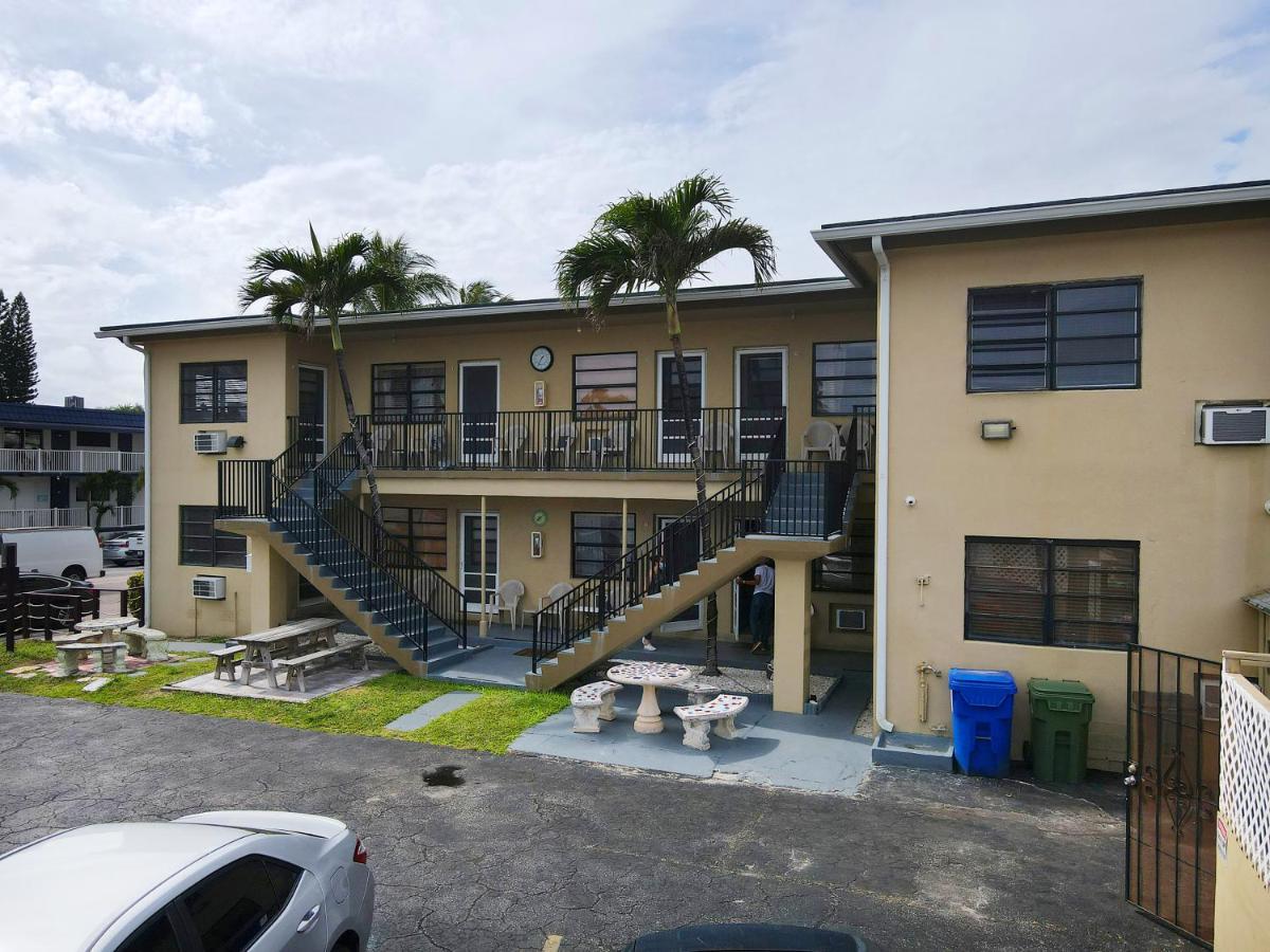 Tropic Isle Hotel & Apartment Hollywood Bagian luar foto
