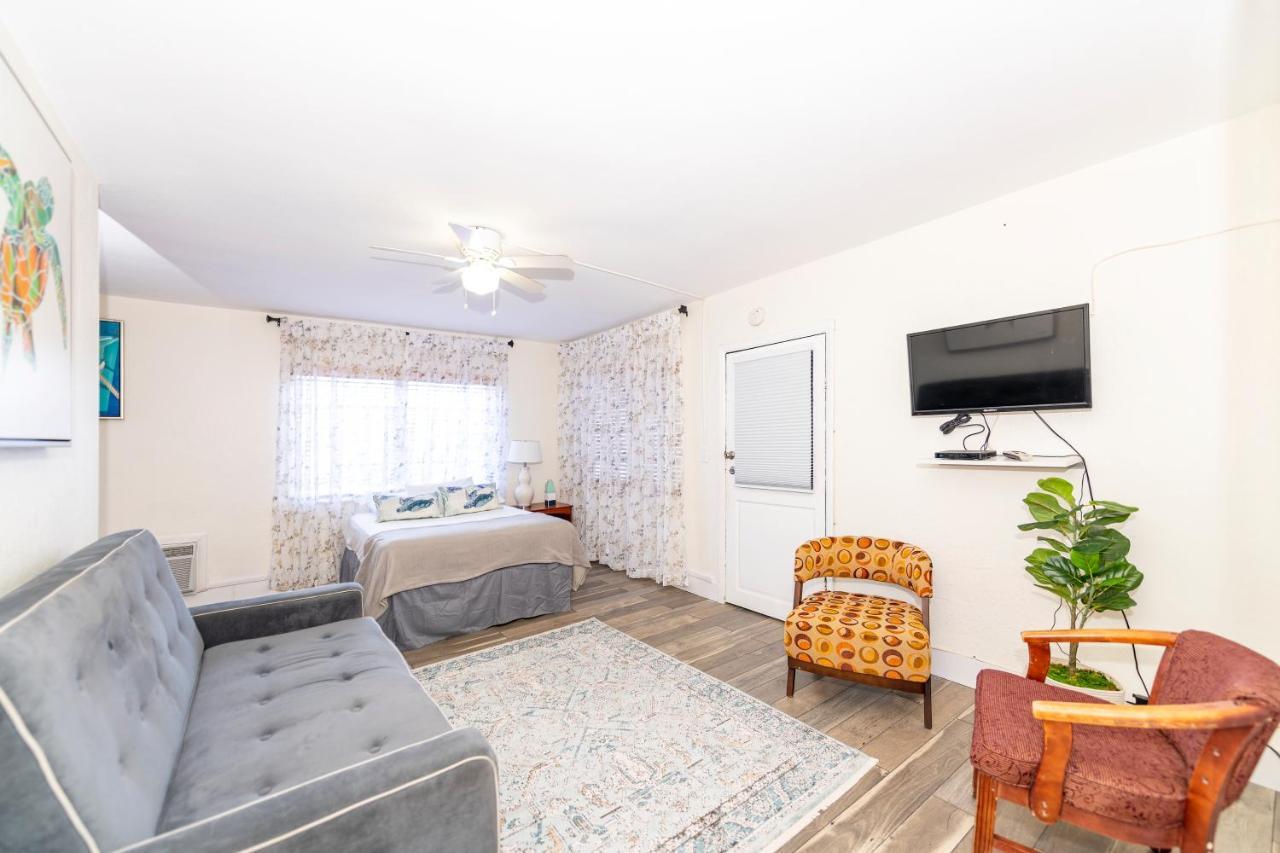 Tropic Isle Hotel & Apartment Hollywood Bagian luar foto