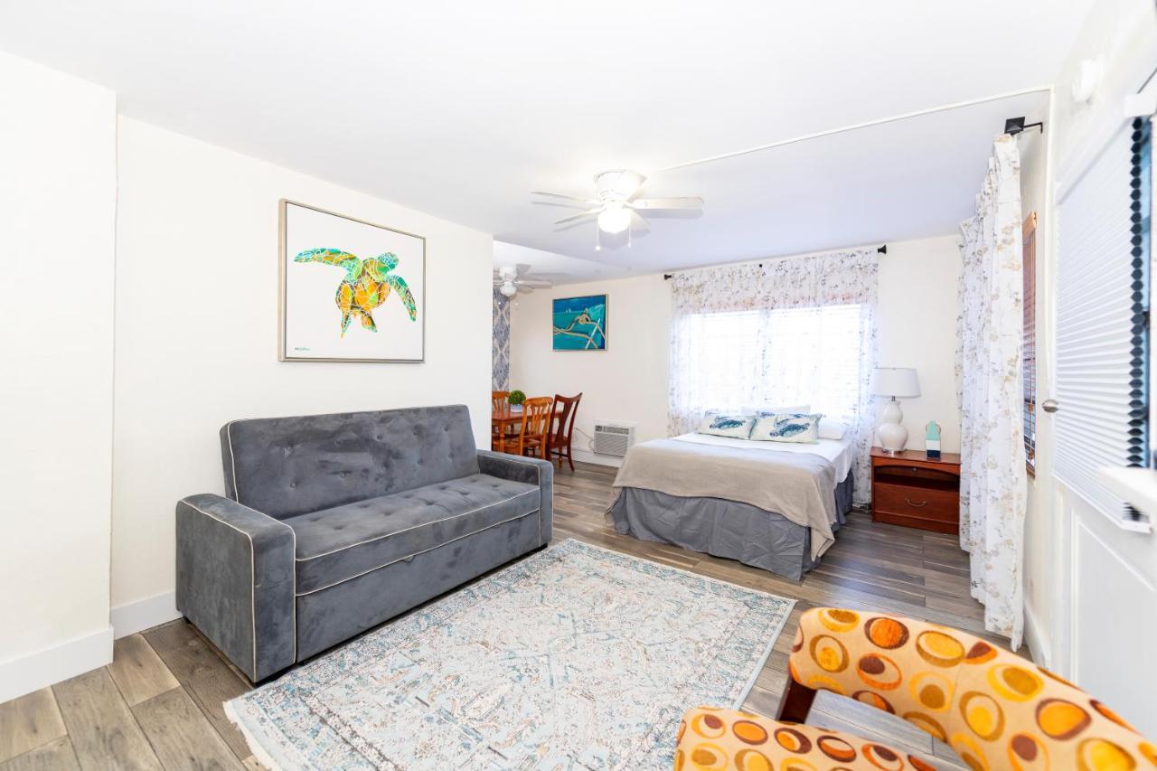 Tropic Isle Hotel & Apartment Hollywood Bagian luar foto