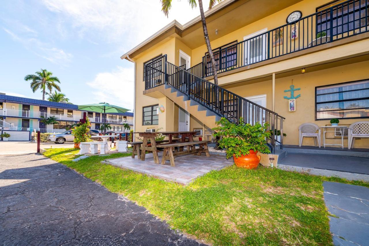 Tropic Isle Hotel & Apartment Hollywood Bagian luar foto