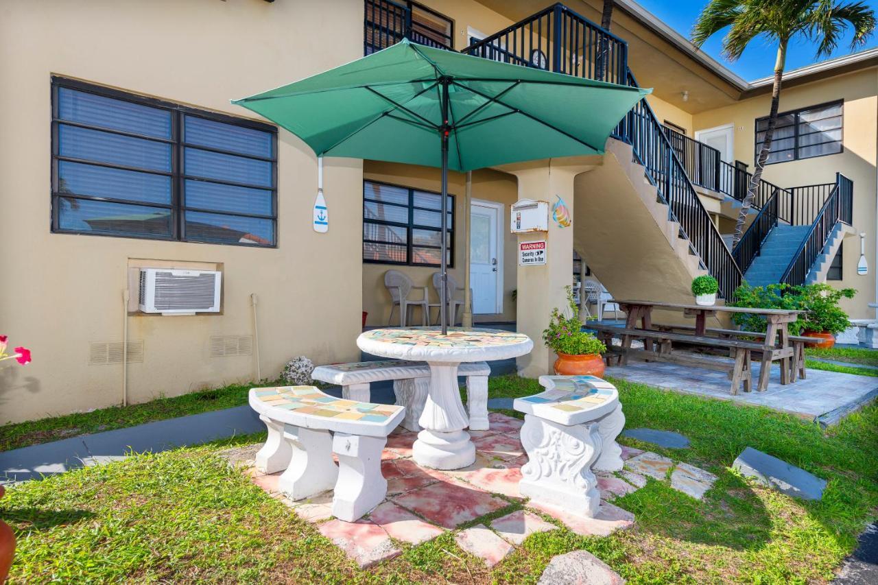 Tropic Isle Hotel & Apartment Hollywood Bagian luar foto